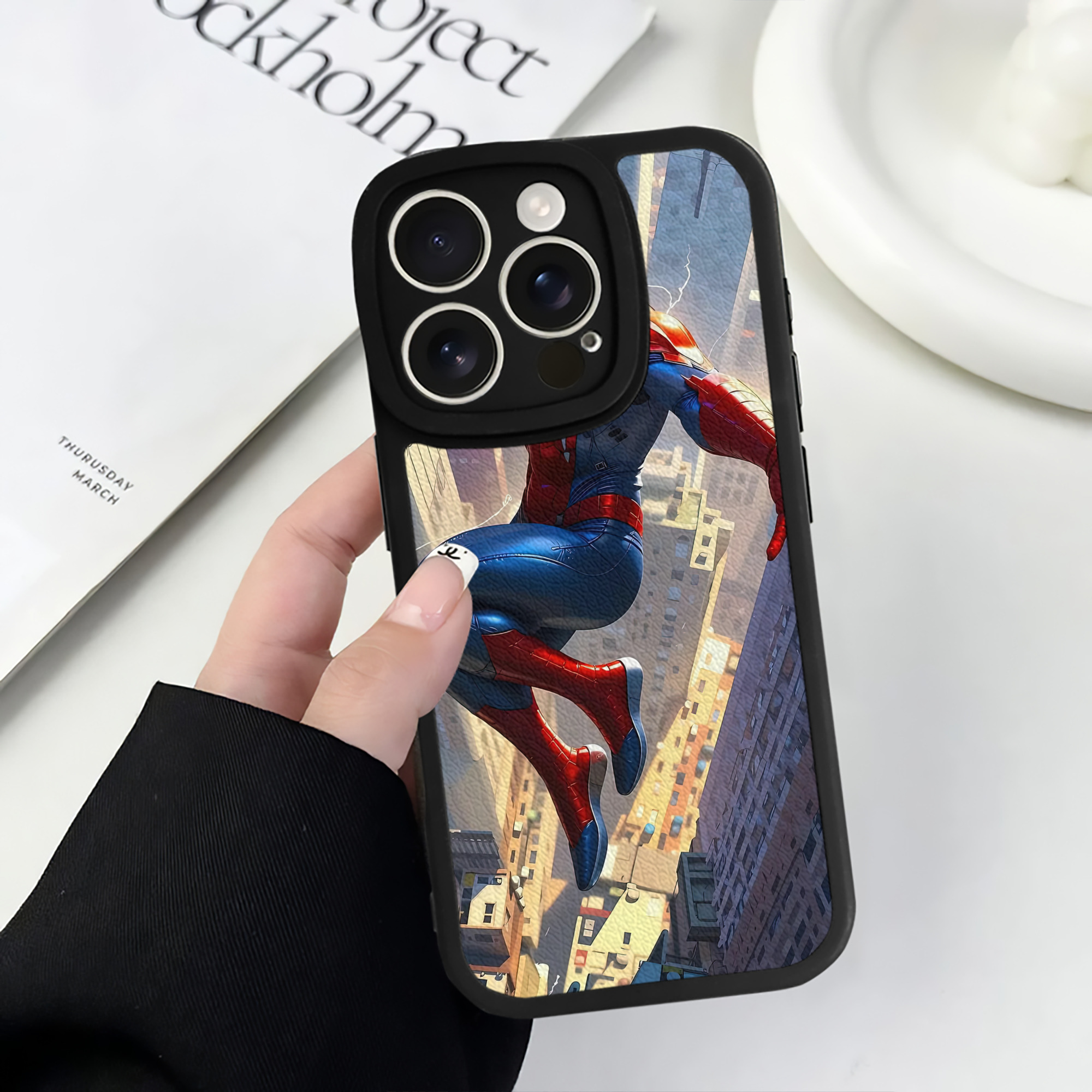 Spider Man スパイダーマン 【iPhone 16シリーズ対応】シリコンスマホケース（レザー調） 材質：シリコン